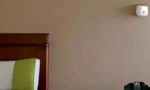 Jak oszukać czujnik dymu w hotelu i uniknąć poważnych konsekwencji