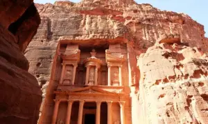 Jordania kiedy jechać: uniknij tłumów i ciesz się idealną pogodą