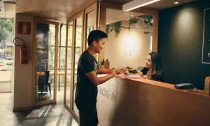 Overbooking w hotelu - co to jest i jak unikać problemów?