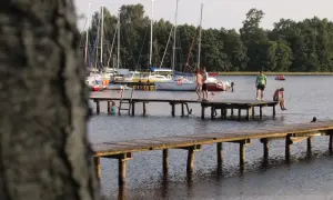 Pole namiotowe nad Jeziorem Średnim w Turawie: co warto wiedzieć przed biwakiem?