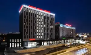 Jak dojechać do hotelu Airport Okęcie - tanie i szybkie opcje transportu