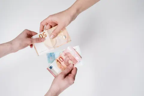 Jaka waluta w Holandii? Wszystko o euro, płatnościach i wymianie pieniędzy