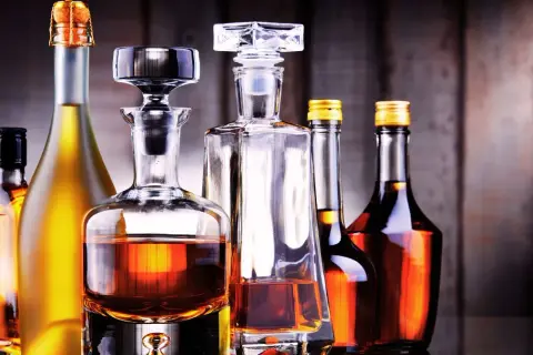 Ile alkoholu można przewieźć do UK? Poznaj aktualne limity i zasady