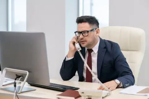 Ile zarabia dyrektor hotelu? Zaskakujące fakty o wynagrodzeniach