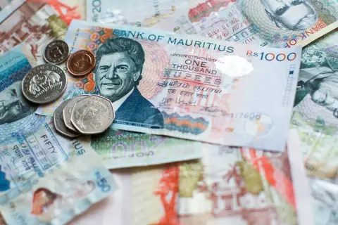 Banknoty i monety z Mauritiusa. Rupee to waluta, jaką zabrać na Mauritius.