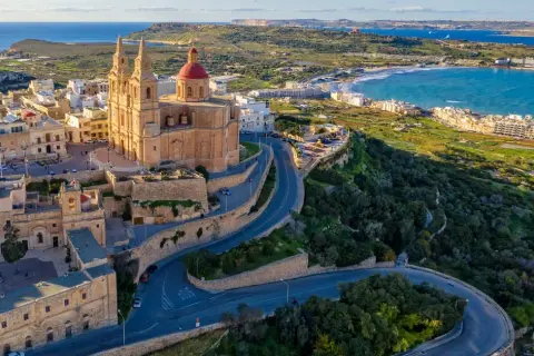 Czy Malta to państwo? Poznaj jej status i ciekawostki geograficzne