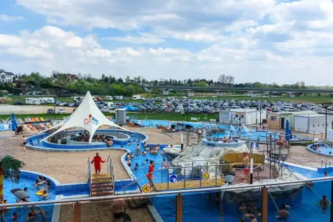 Gdzie jest Uniejów Termy? Lokalizacja i dojazd do kompleksu