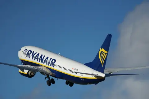 Co można przewieźć w bagażu podręcznym Ryanair - uniknij nieprzyjemności