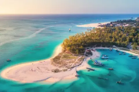 Kiedy najlepiej jechać na Zanzibar, aby uniknąć deszczu i tłumów?