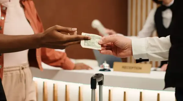 Jakie napiwki w Turcji w hotelu - uniknij faux pas i zaskocz obsługę