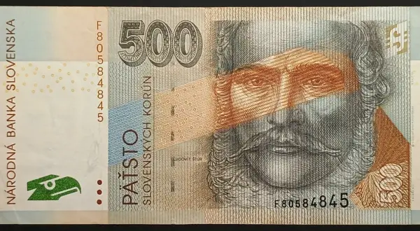 Słowacja kiedyś używała korony słowackiej, jak ta banknot 500 korun. Teraz jest euro.