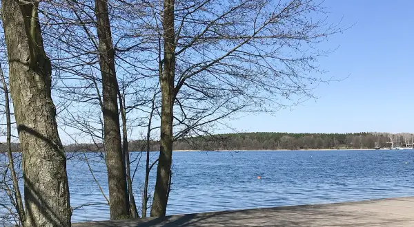 Najpiękniejsze jeziora w Olsztynie: atrakcje, plaże i rekreacja nad wodą
