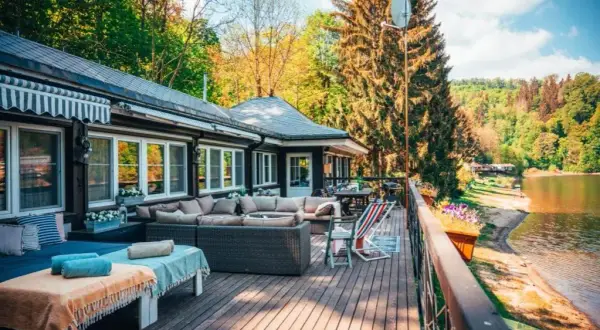 Najlepsze hotele nad jeziorami śląskimi: komfort i relaks