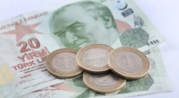 Jaka waluta do Turcji najlepsza? Uniknij błędów i oszczędź na wymianie!