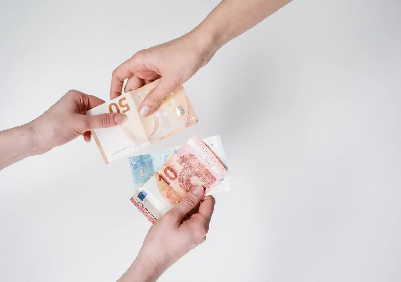 Jaka waluta w Holandii? Wszystko o euro, płatnościach i wymianie pieniędzy