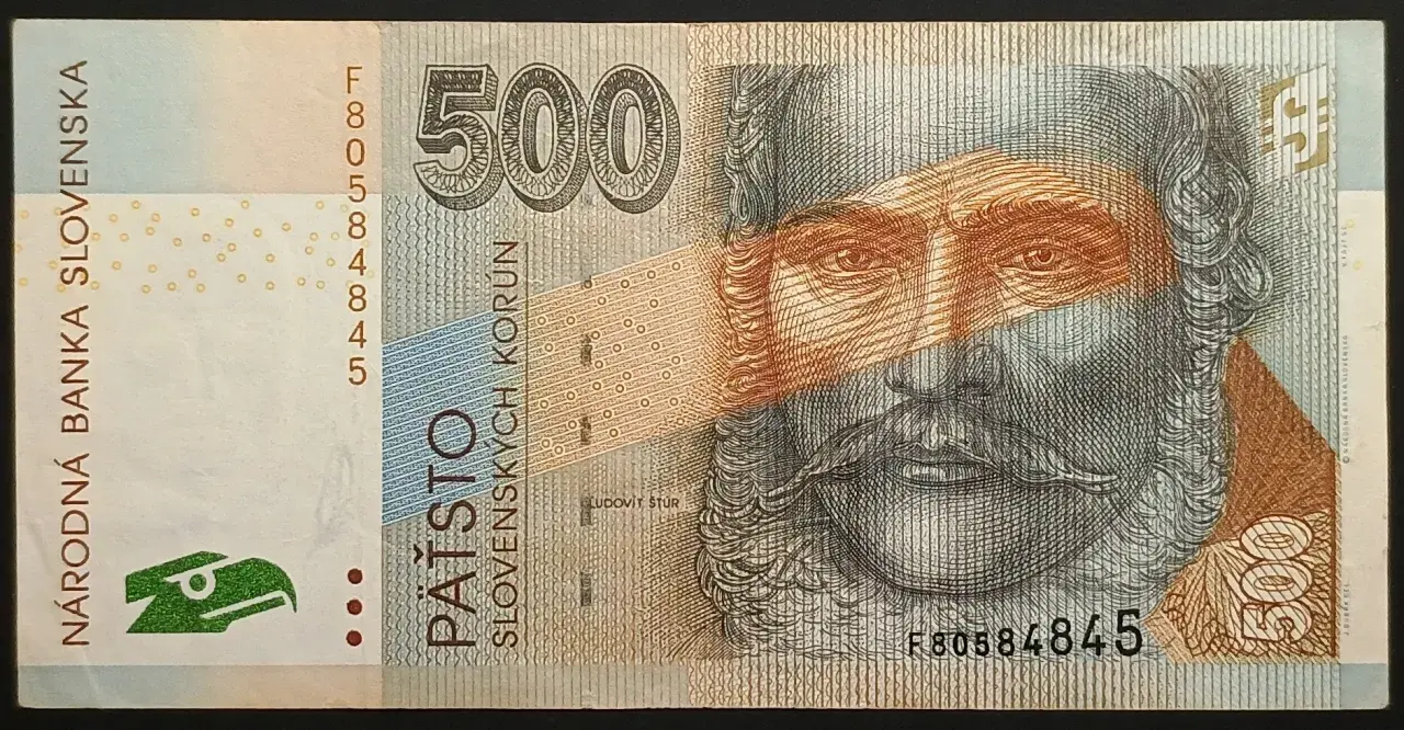 Słowacja kiedyś używała korony słowackiej, jak ta banknot 500 korun. Teraz jest euro.