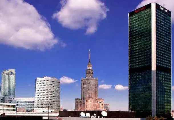 Ile pięter ma hotel Marriott w Warszawie? Odkryj jego tajemnice!