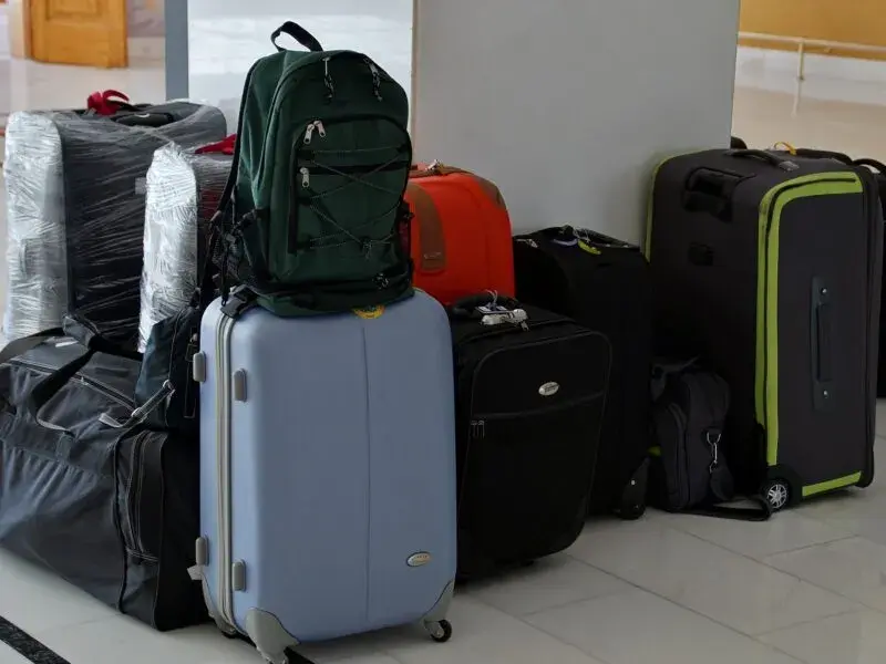 Jak zważyć walizkę bez wagi? Sprawdzone metody na podróżników