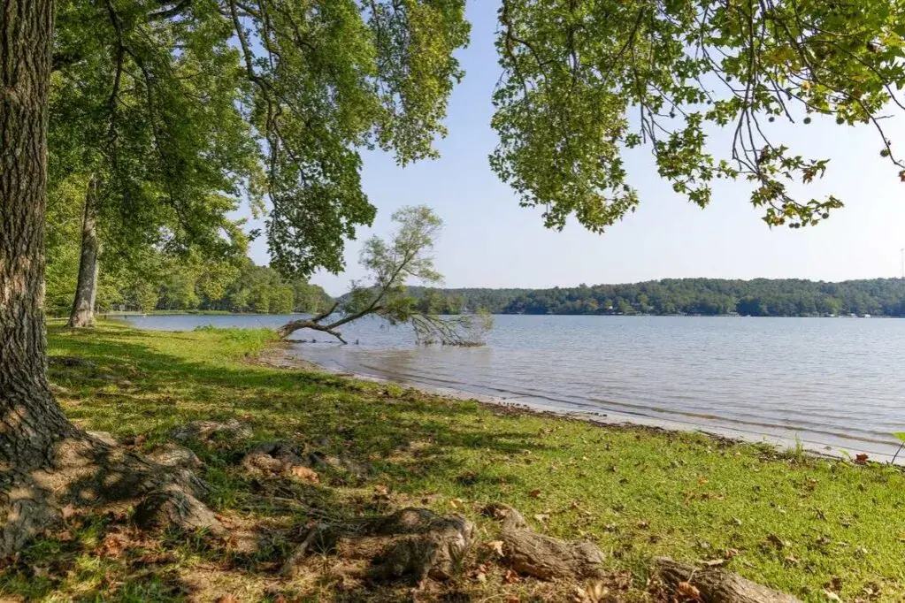 Działka nad jeziorem w Podlaskiem – jak wybrać idealną i uniknąć błędów?