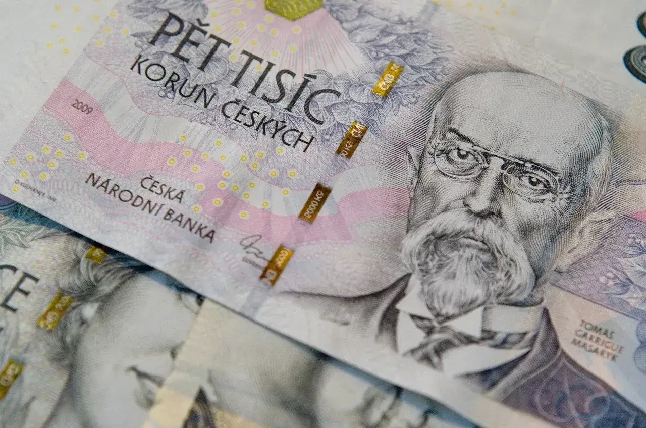 Czesi mają korony czeskie. Na banknocie widnieje portret Tomasza Masaryka i napis