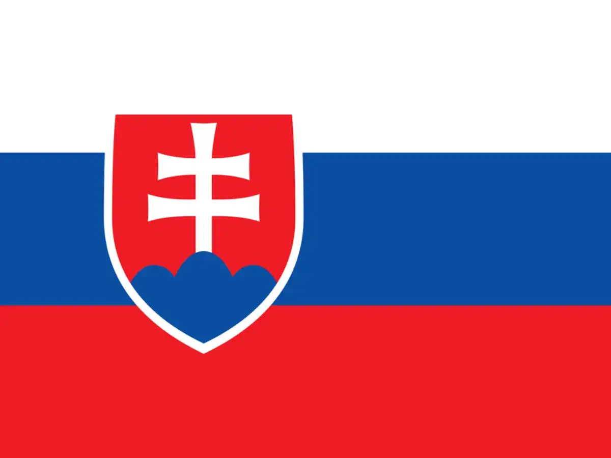 Flaga Słowacji. Tak, czy na Słowacji jest euro? Tak, Słowacja jest w strefie euro.