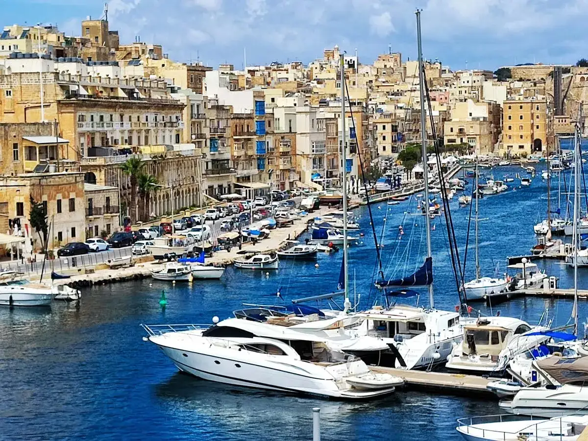 Zdjęcie Malta ile km: Zaskakujące fakty o rozmiarze i odległościach