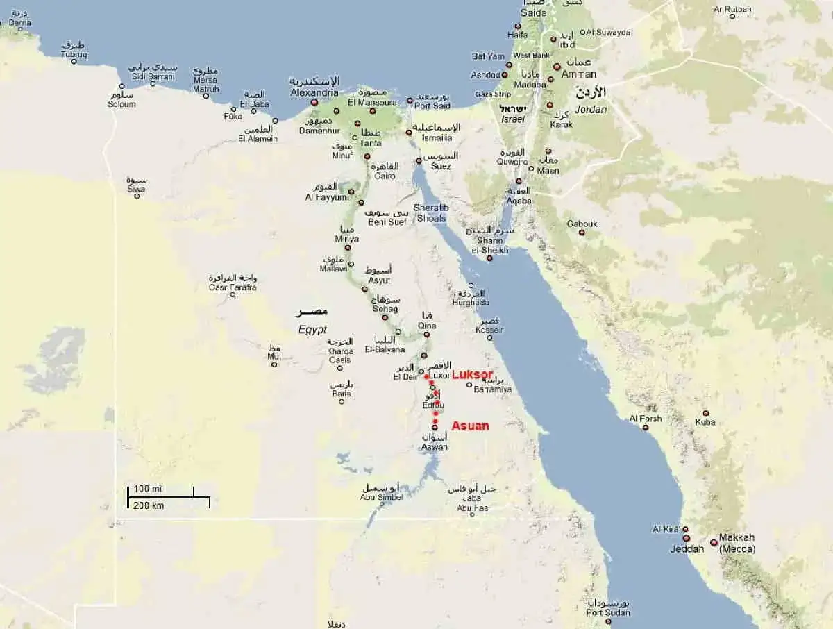 Mapa Egiptu z zaznaczonym Sharm el-Sheikh. Podróżni zastanawiają się, czy w Sharm el-Sheikh jest bezpiecznie, a mapa pokazuje jego położenie nad Morzem Czerwonym.