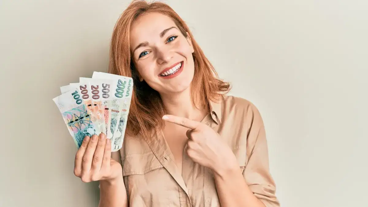 Zdjęcie Jaka waluta obowiązuje w Czechach? Wszystko o koronie czeskiej i płatnościach