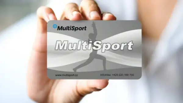 Karta MultiSport w dłoni. Czy na Termy Maltańskie można wejść na Multisport? Sprawdź na stronie www.multisport.cz.