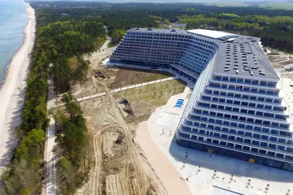 Nowy hotel Gołębiewski w budowie nad morzem. Czy to jedyny z hoteli Gołębiewskich w Polsce?