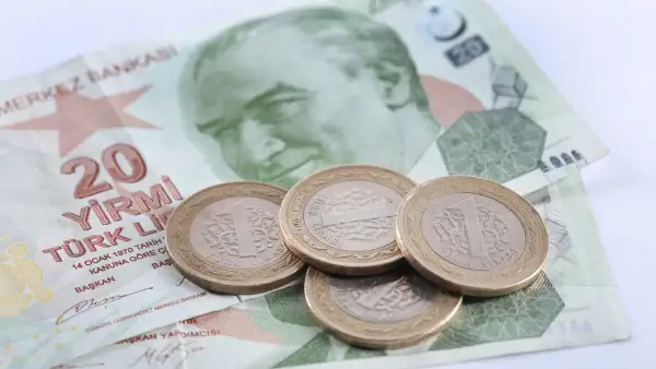 Jaka waluta do Turcji najlepsza? Uniknij błędów i oszczędź na wymianie!